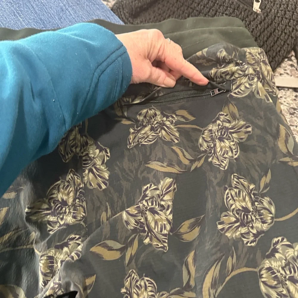 Athleta Trekkie North Printed Jogger — Deep Olive - Picture 5 of 9